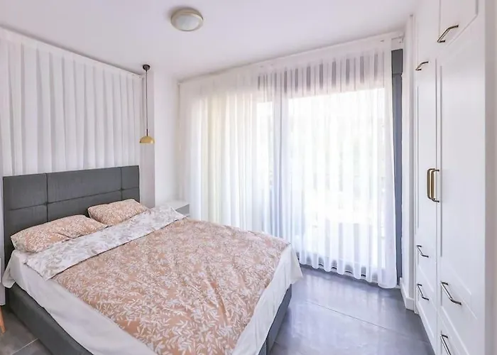 Ilyada - Private For 8 Guests - *