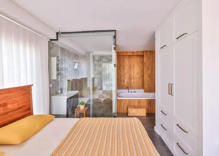 Ilyada - Private For 8 Guests -